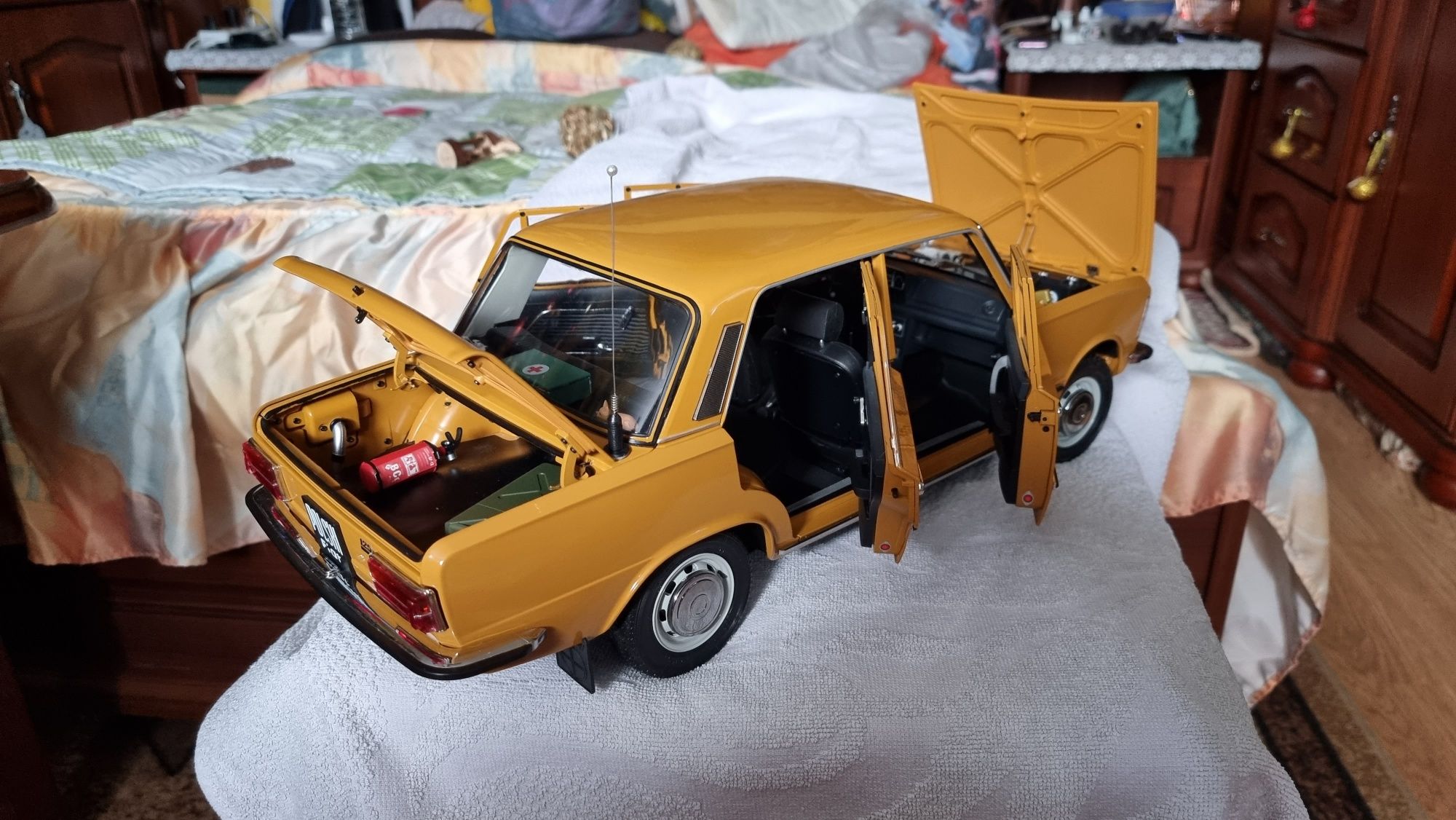 Model Fiat 125p skala 1:8