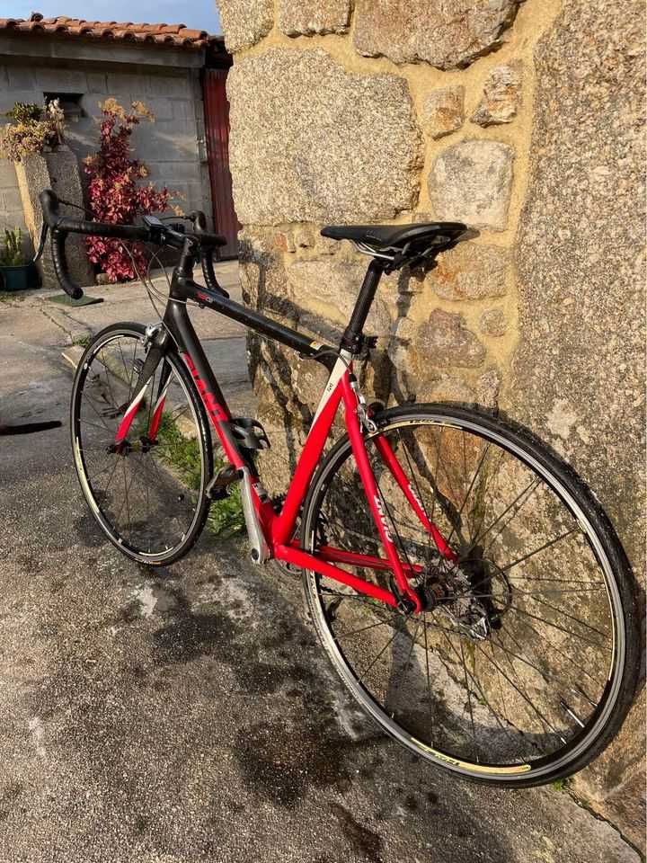 Bicicleta de Estrada (toda em carbono)