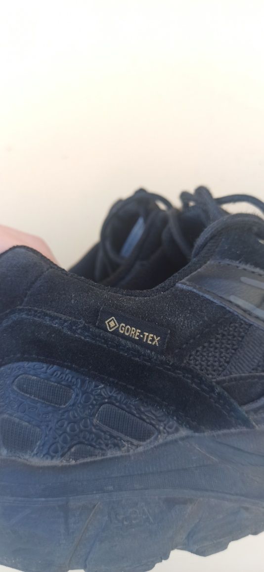 Кросівки asics gore-tex