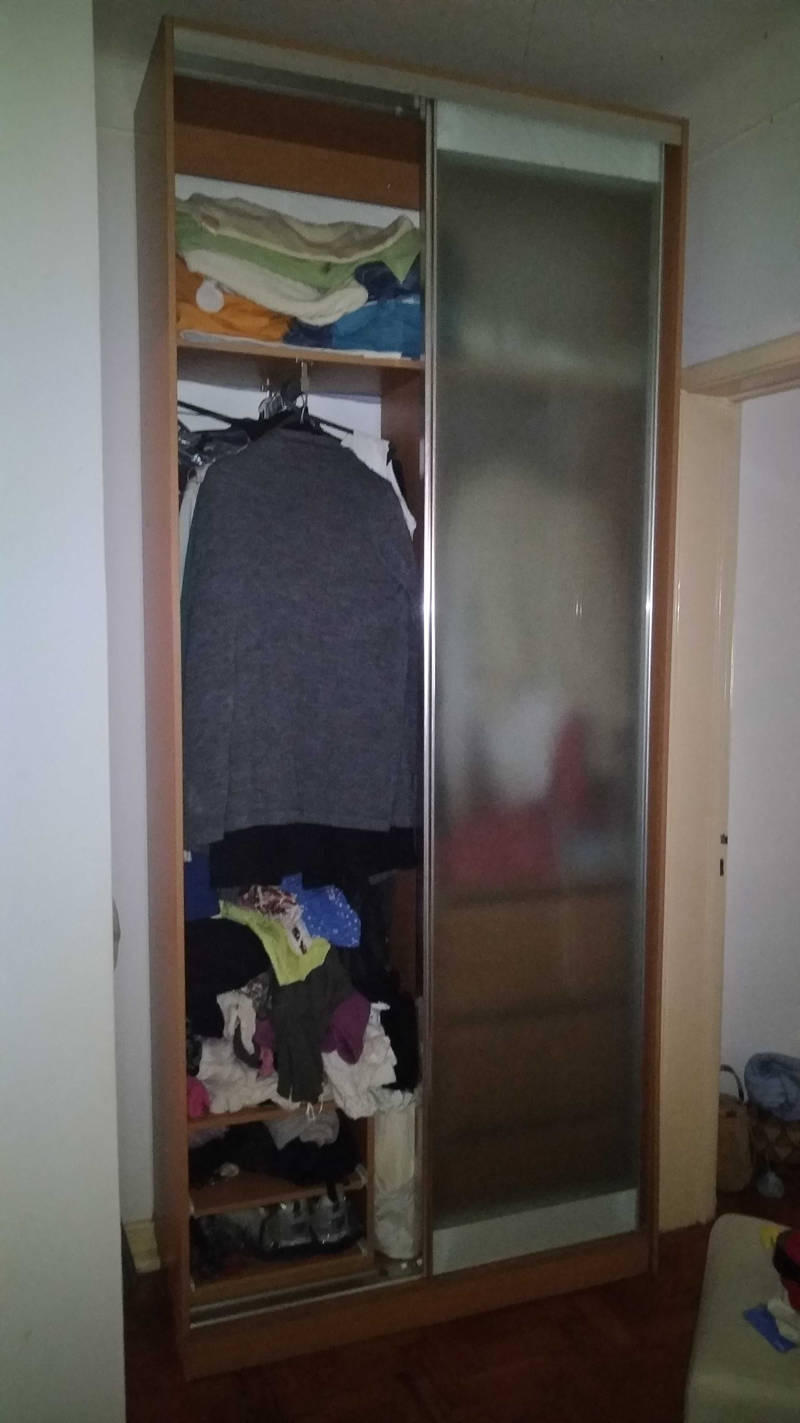 Roupeiro de 2 portas de correr em vidro e alumínio. ULTIMOS 2 DIAS.