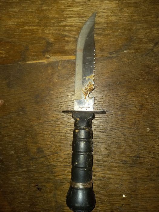 Sprzedam stary nóż Rambo