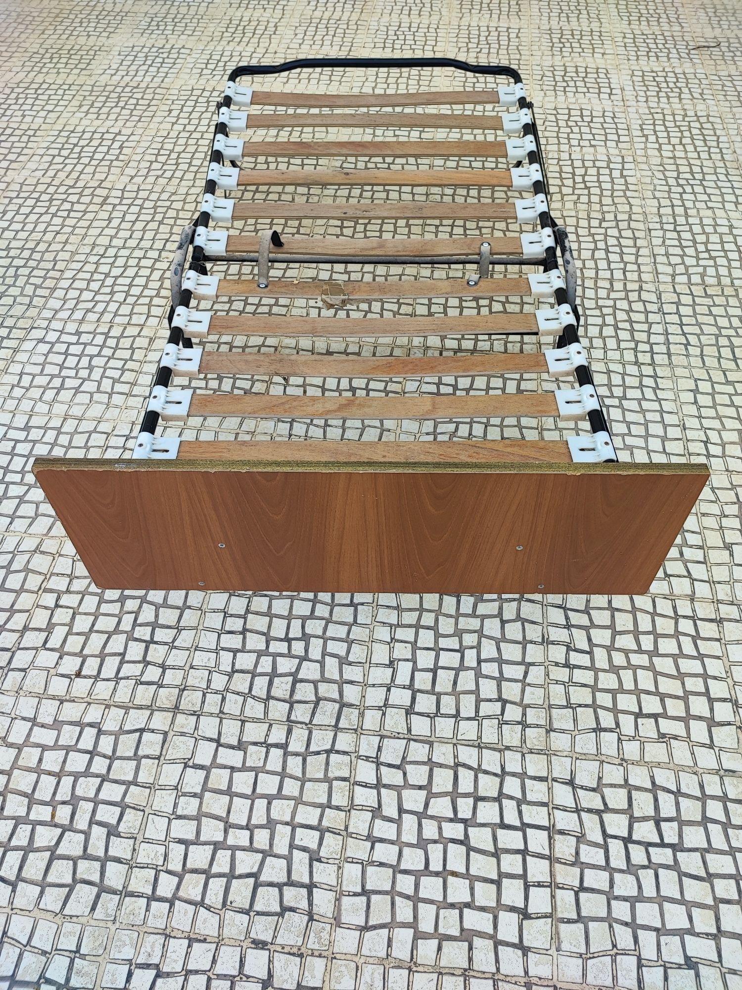 Cama Divã dobrável sem colchão