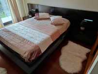 Cama de casal + mesinhas em madeira maciça de wengue, qualidade