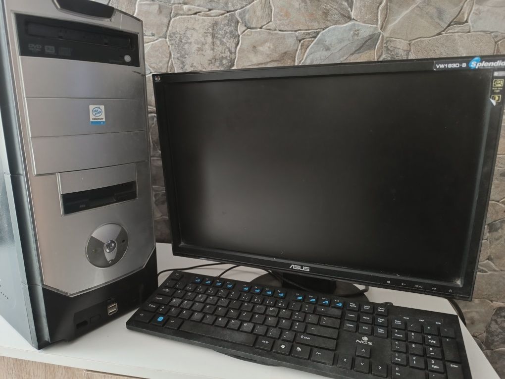 PC, monitor e teclado