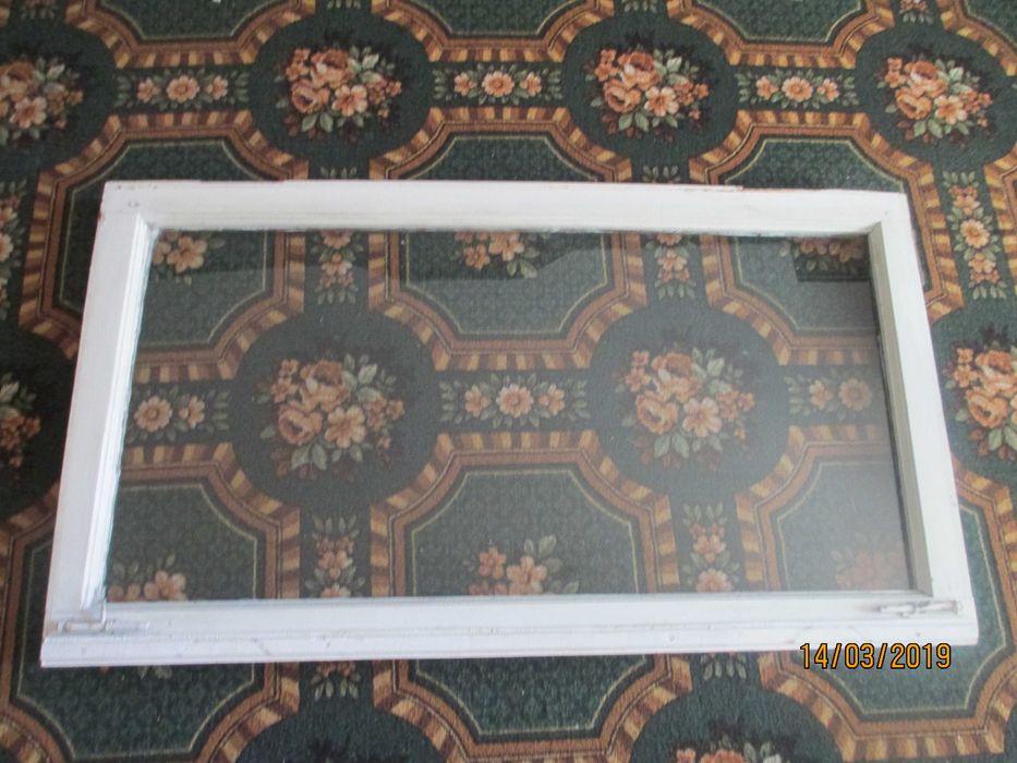 Продаються б/у деревяні, зашклені  рами на  весь балкон