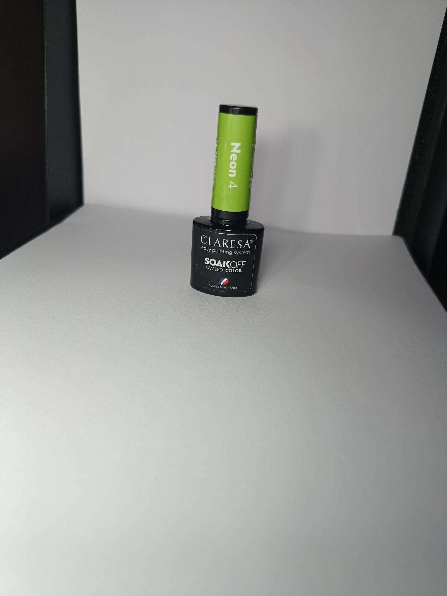 Lakier hybrydowy Claresa. Lakier hybrydowy Neon 4, Soakoff