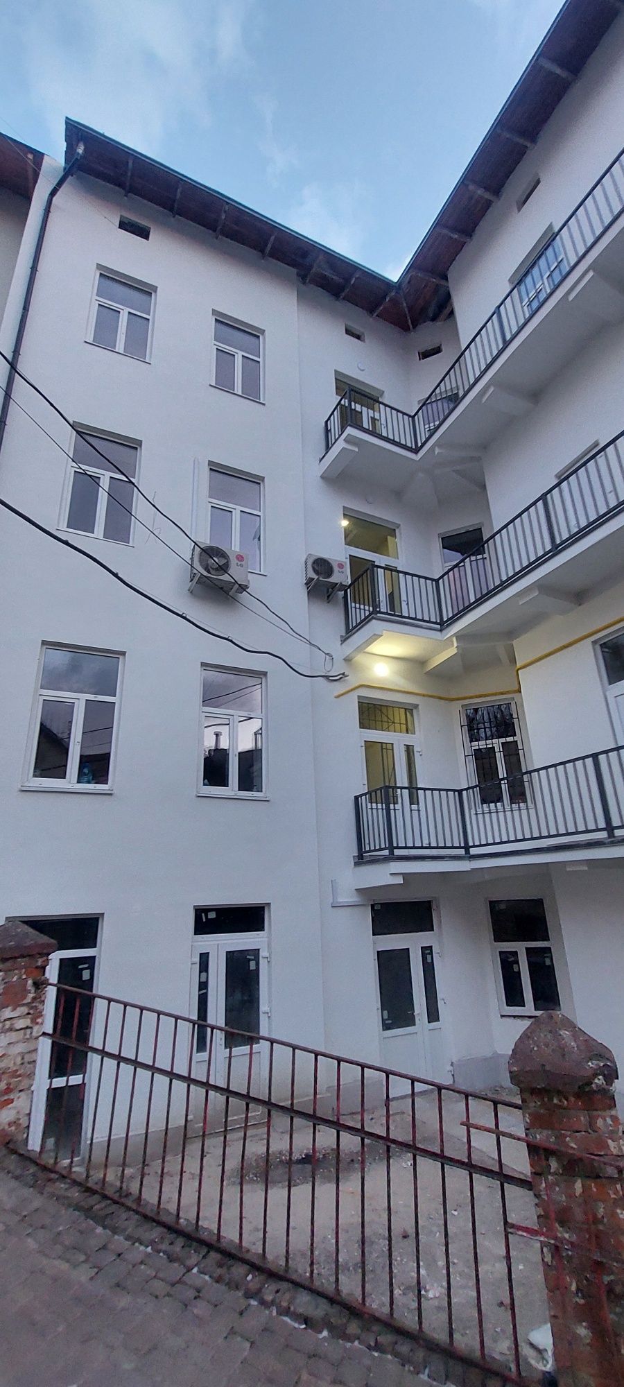 Нежитлова будівля в оренду в центрі Львова на 14 кабінетів, 488,7 м2.