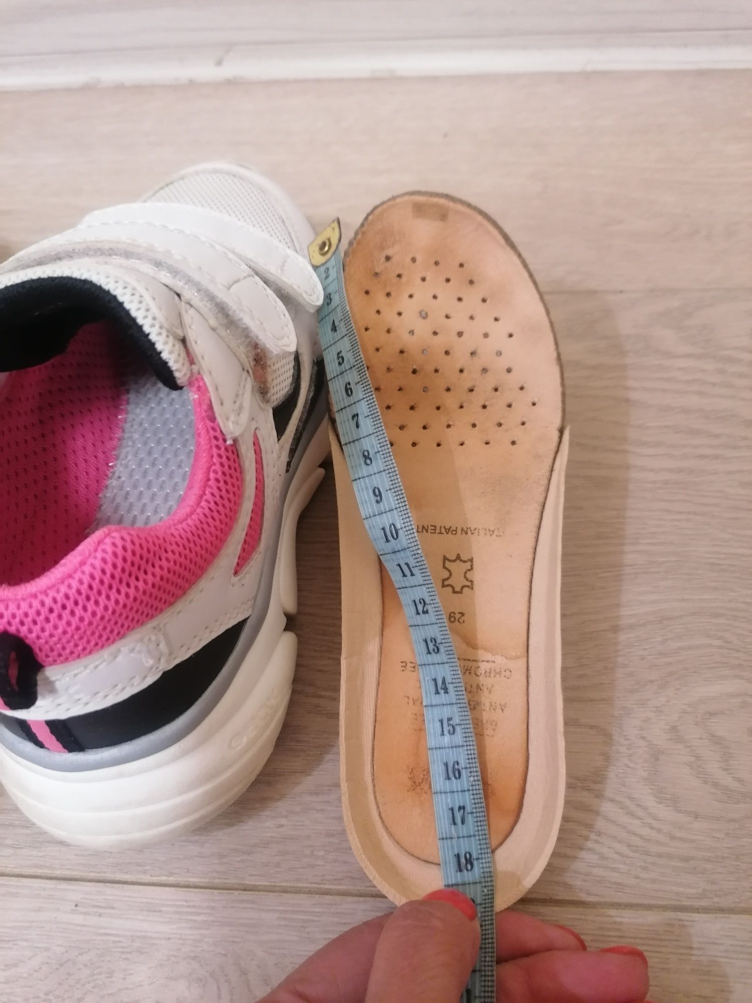 Фирменные кроссовки для девочки Geox, с кожаными вставками29р