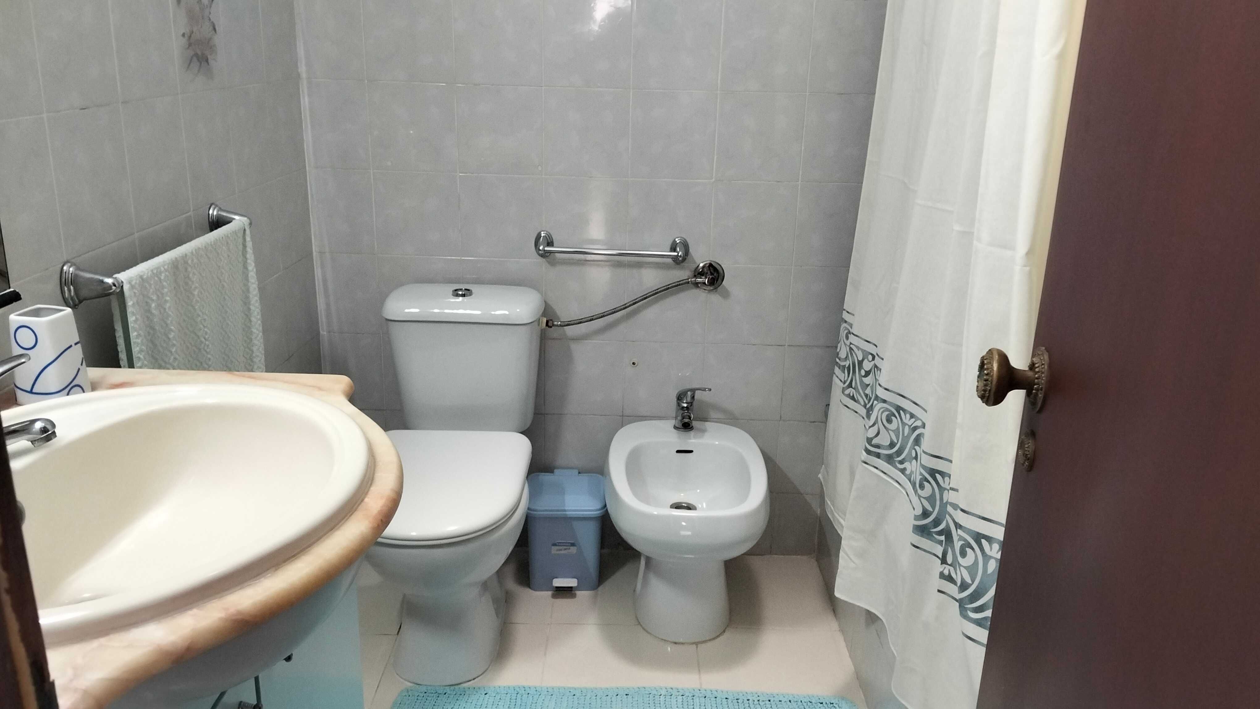 Aluga-se quarto em Charneca da Caparica