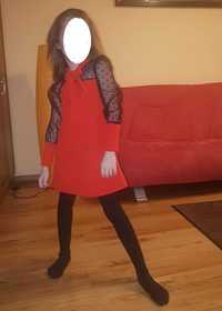 Piękna sukienka czerwona z tiulowymi rękawami 104