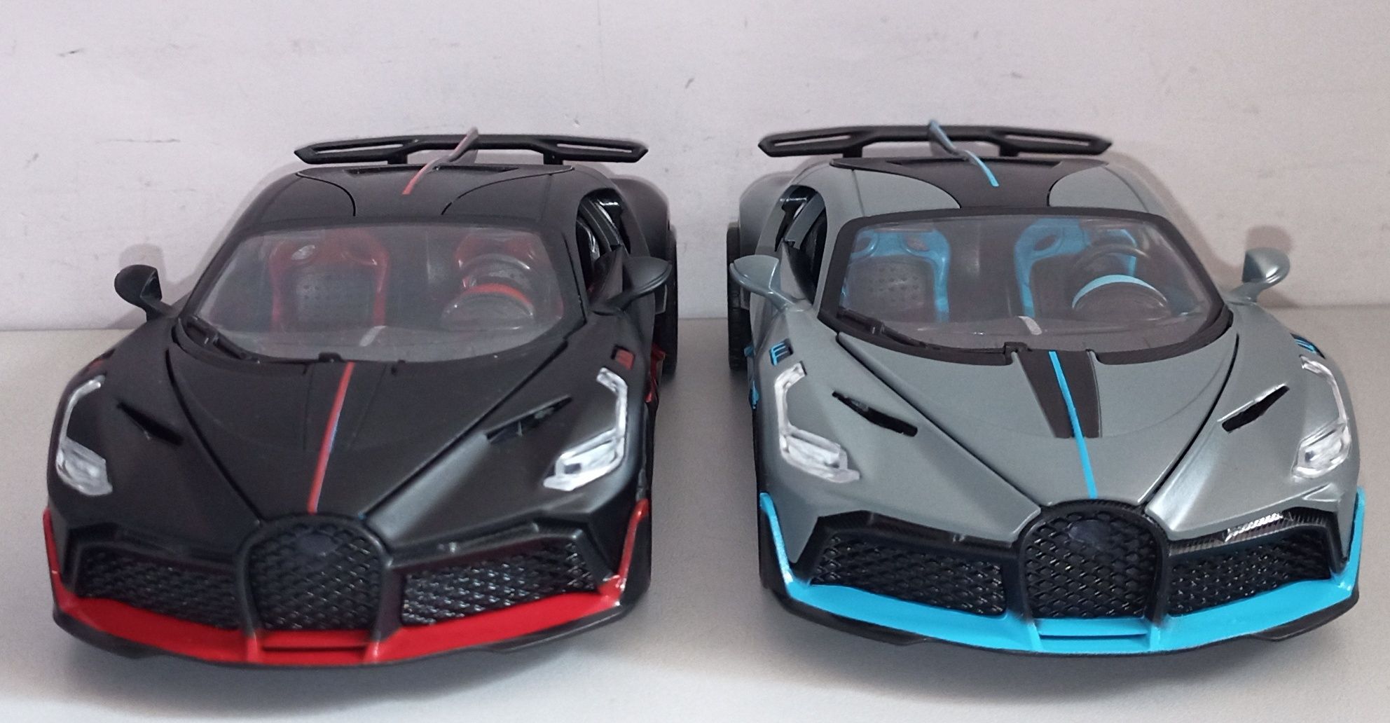 Машинка BUGATTI DIVO модель 1:24 "Автосвіт". Металл, звук, свет