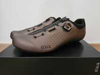 Sapatos Fizik / Shimano N.42 (Novos)