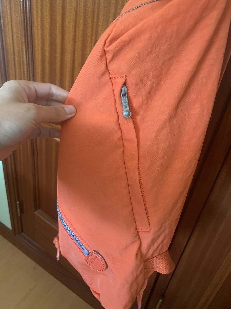 Mochila laranja kipling