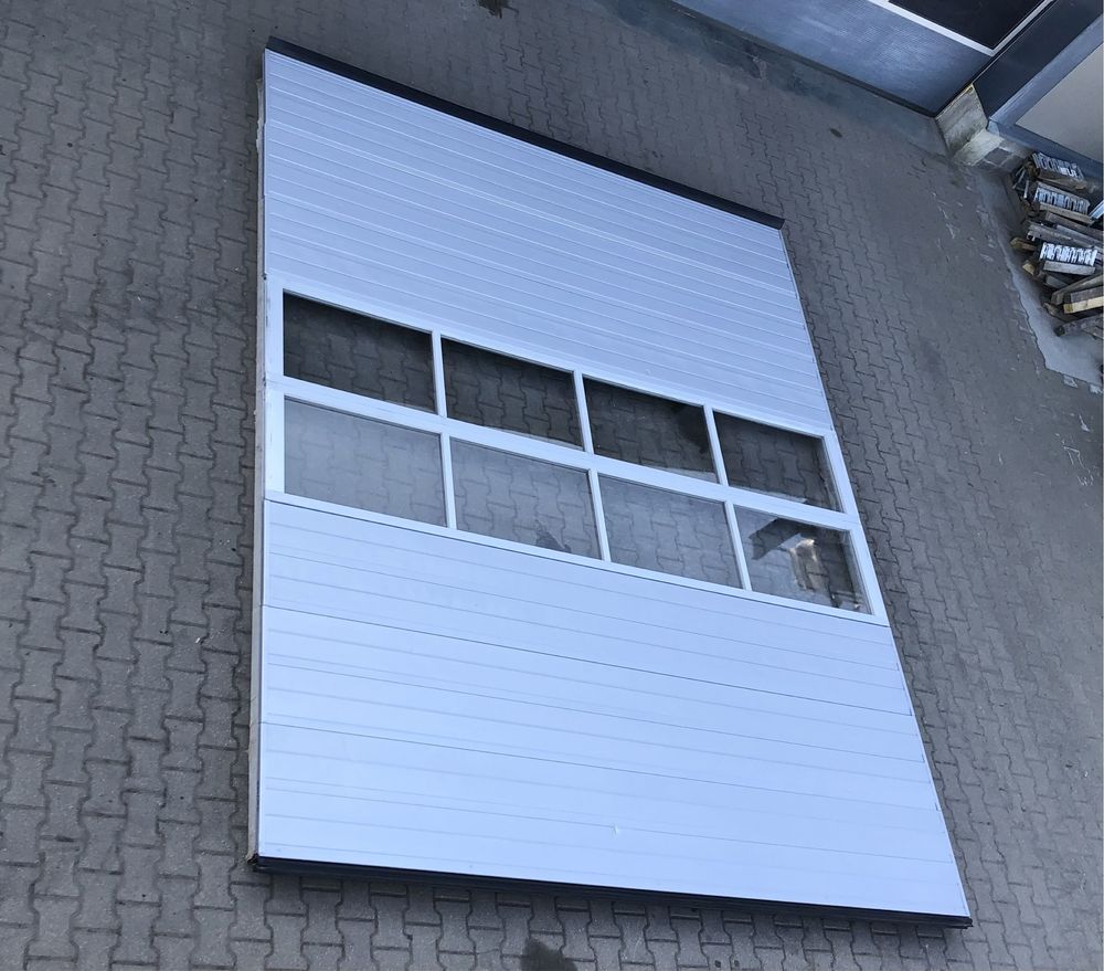 Brama panelowa segmentowa garażowa przemysłowa 350 x 435