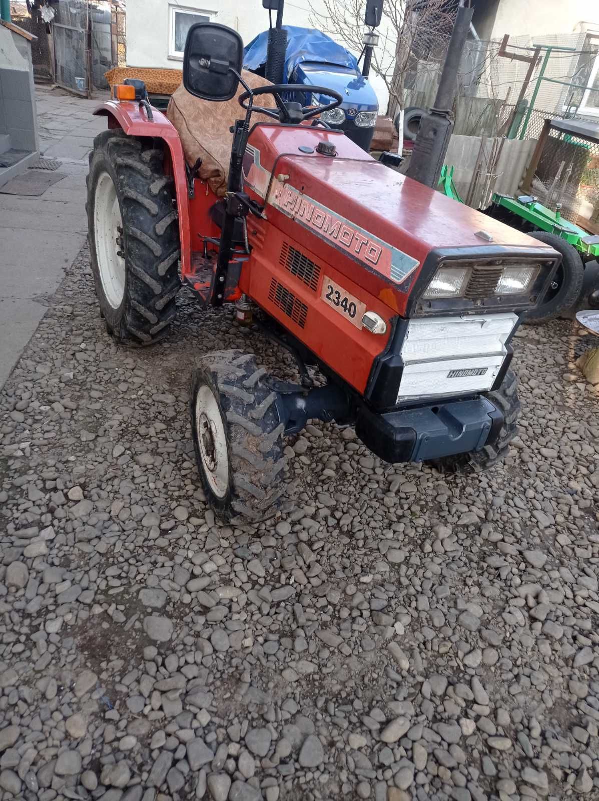 Hinomoto Е2304, японський мінітрактор