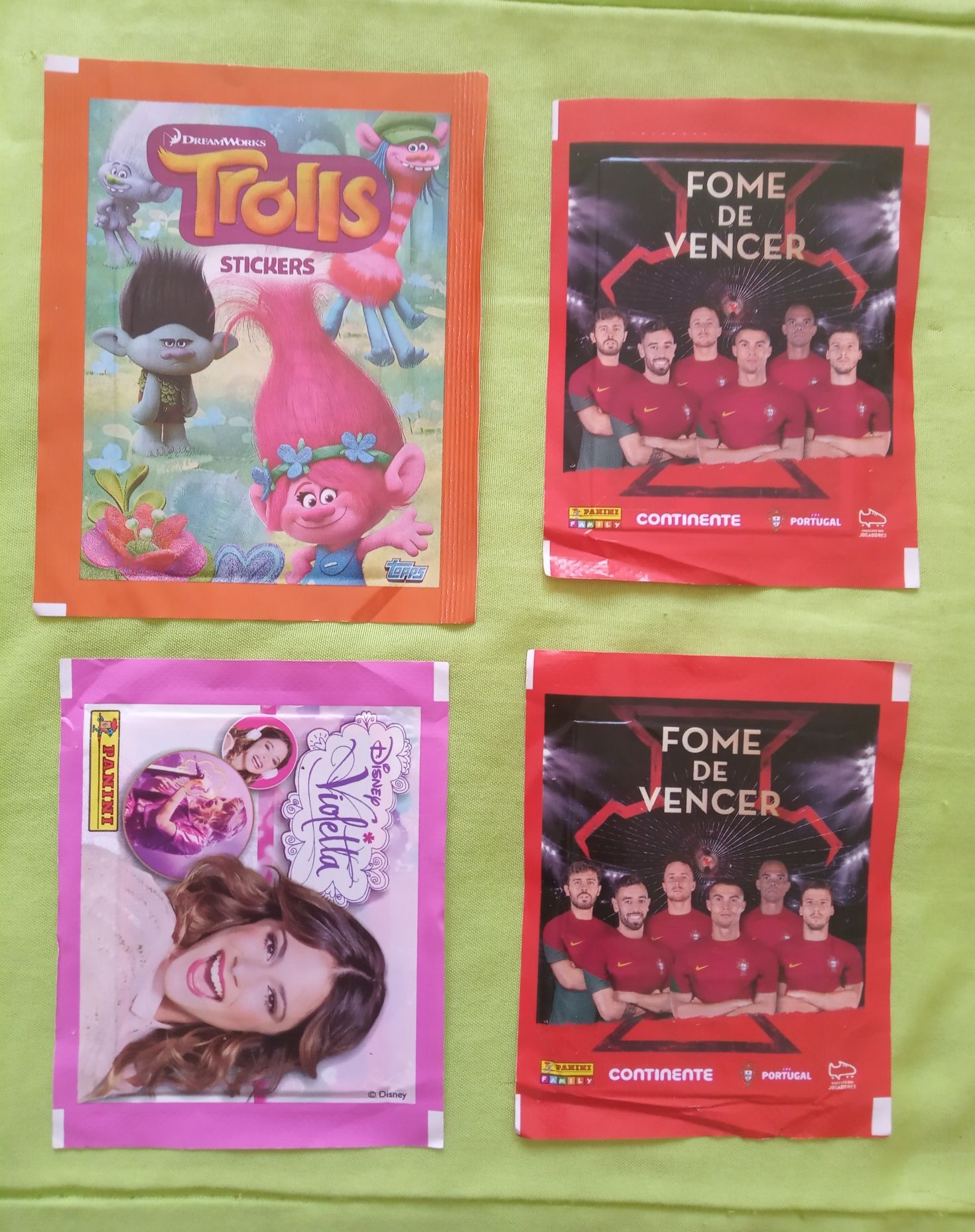 Lote de 32 SAQUETAS de CROMOS