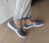 Skechers неймовірно зручні сліпони/тапочки