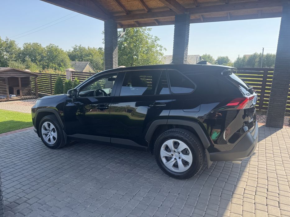 Продається автомобіль Toyota Rav 4