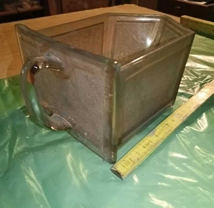 Szklane szufladki PRL z kredensu