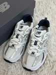 buty NewBalance530WhiteSilverNavy R.40
