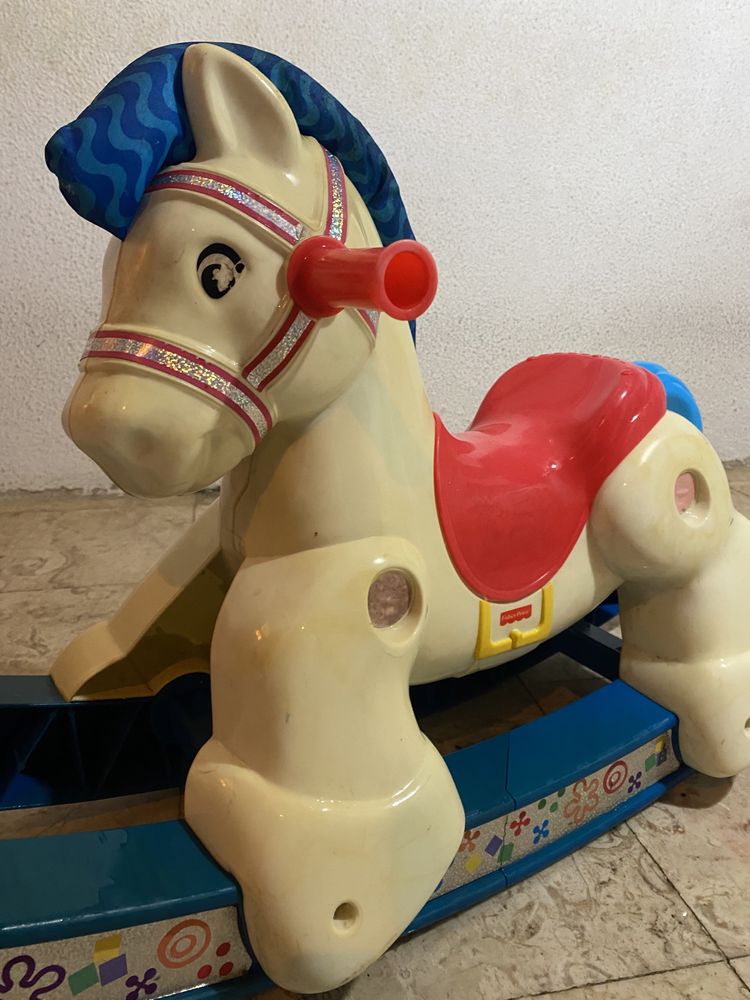 Cavalo baloiço para criança