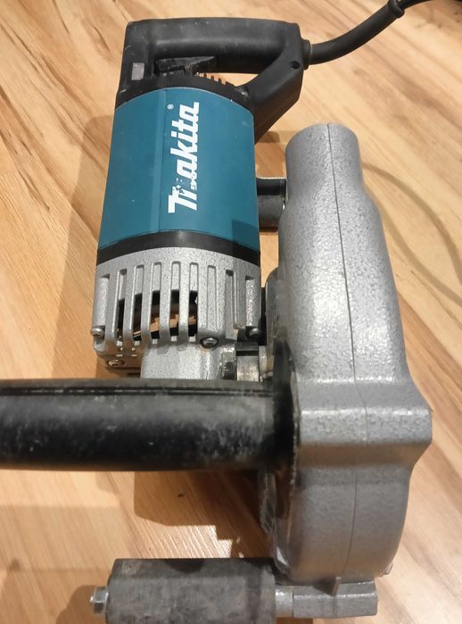 Bruzdownica MAKITA SG150