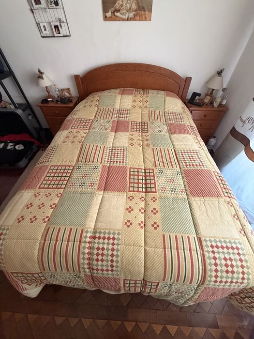 Cama madeira + mesas cabeceira