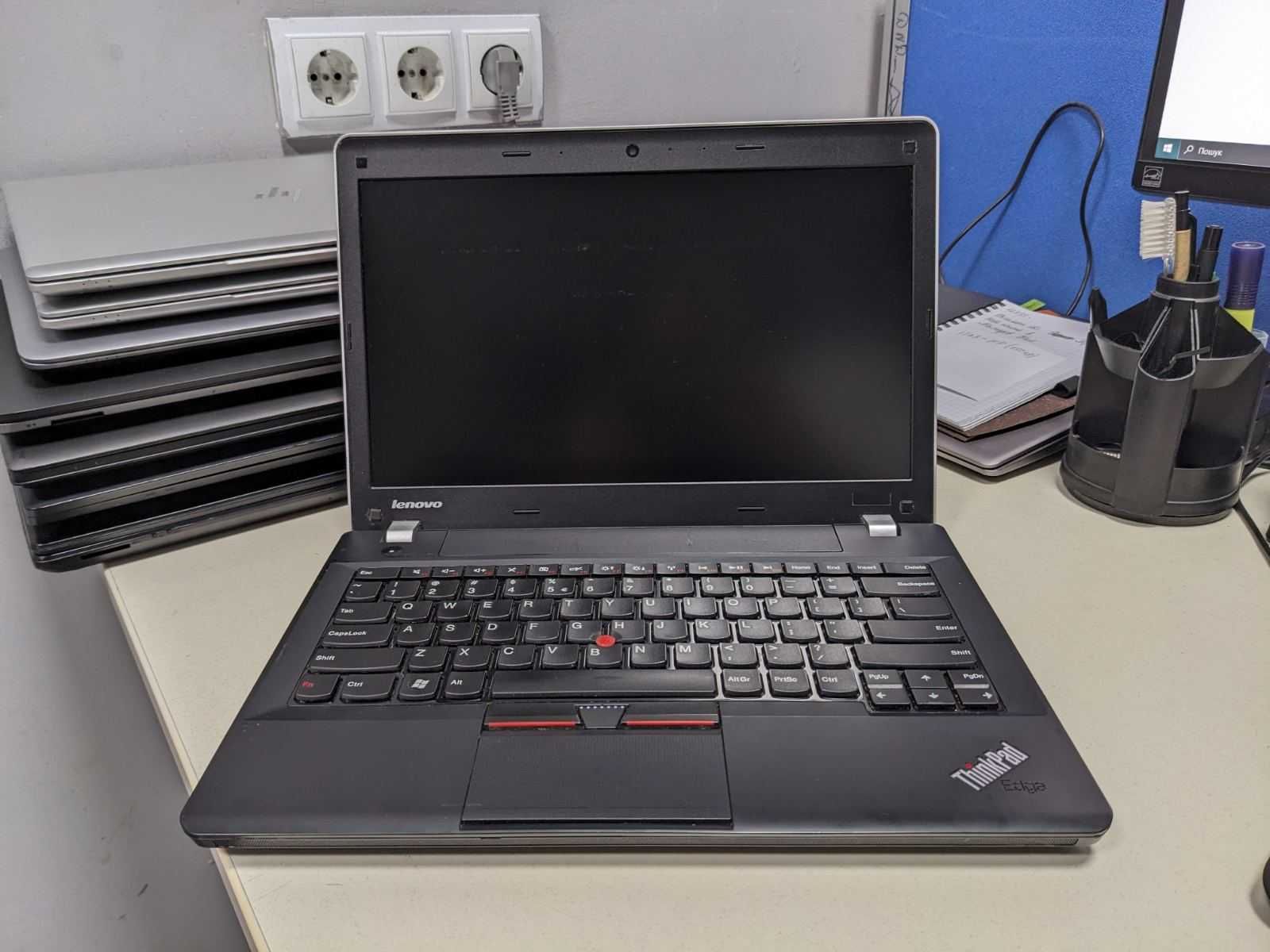 Ноутбук Lenovo ThinkPad Edge E335 - для дому
