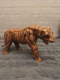 Tygrys drewniany obciągnięty skórą