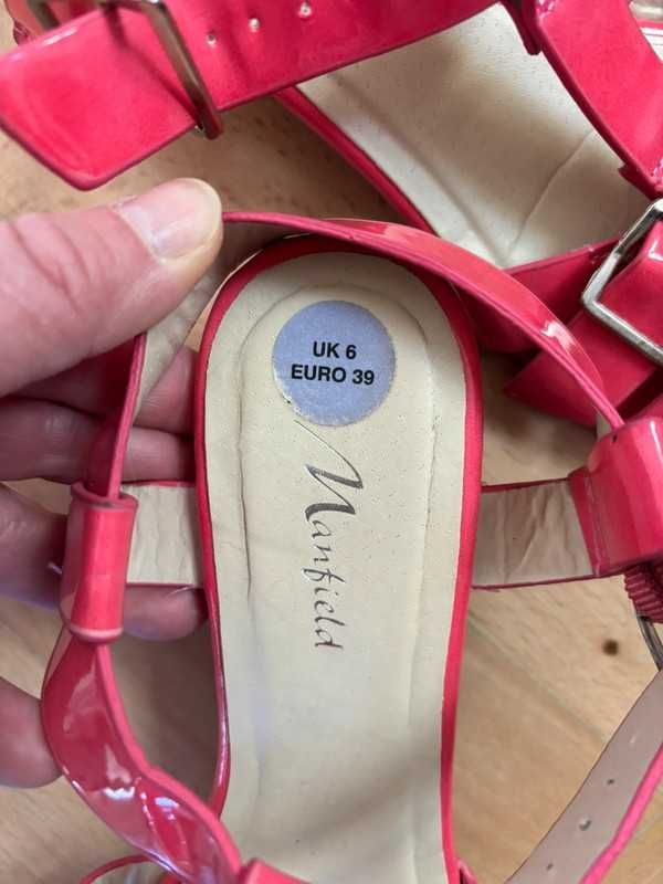 Buty na obcasie rozmiar 39 marki Manfield
