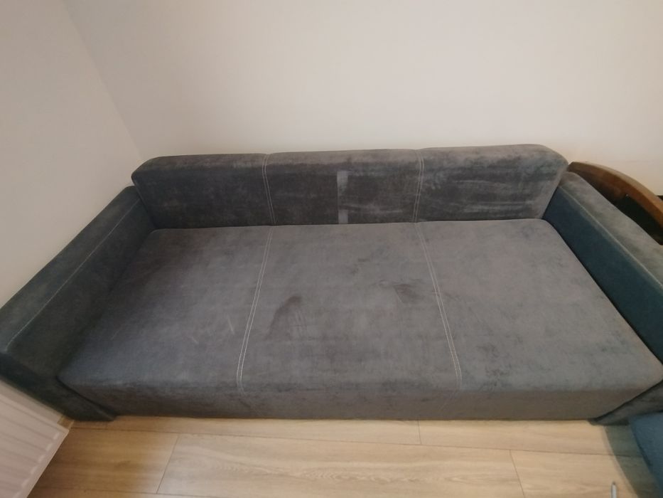 rozkładana kanapa z funkcją spania i pojemnikiem na pościel