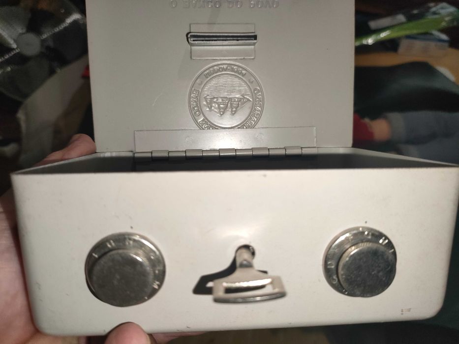 Cofre antigo metálico banco BNU