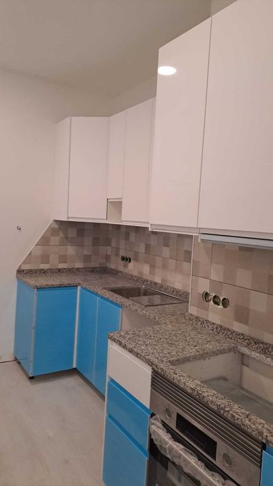 Arrendenda-se T2 Almirante Reis totalmente remodelado.