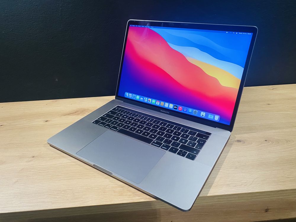 Macbook A1707 i7 16 GB / 512 GB Radeon 555