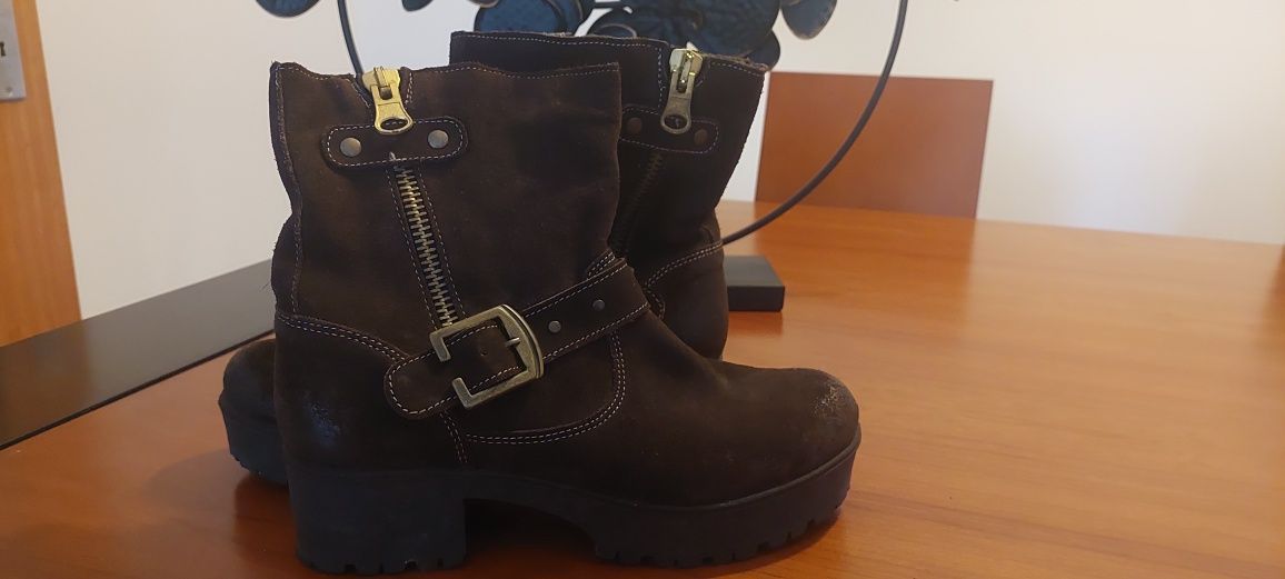 Botas novas de sra