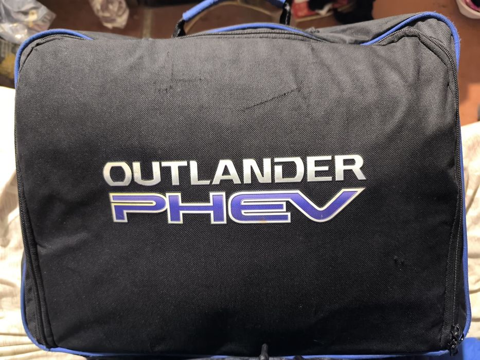 Зарядний пристрій Outlander PHEV