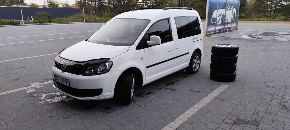 Volkswagen Caddy 2015 року, дизель 1.6.