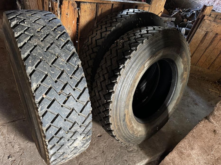 Dunlop sp 352  295/80 R22.5