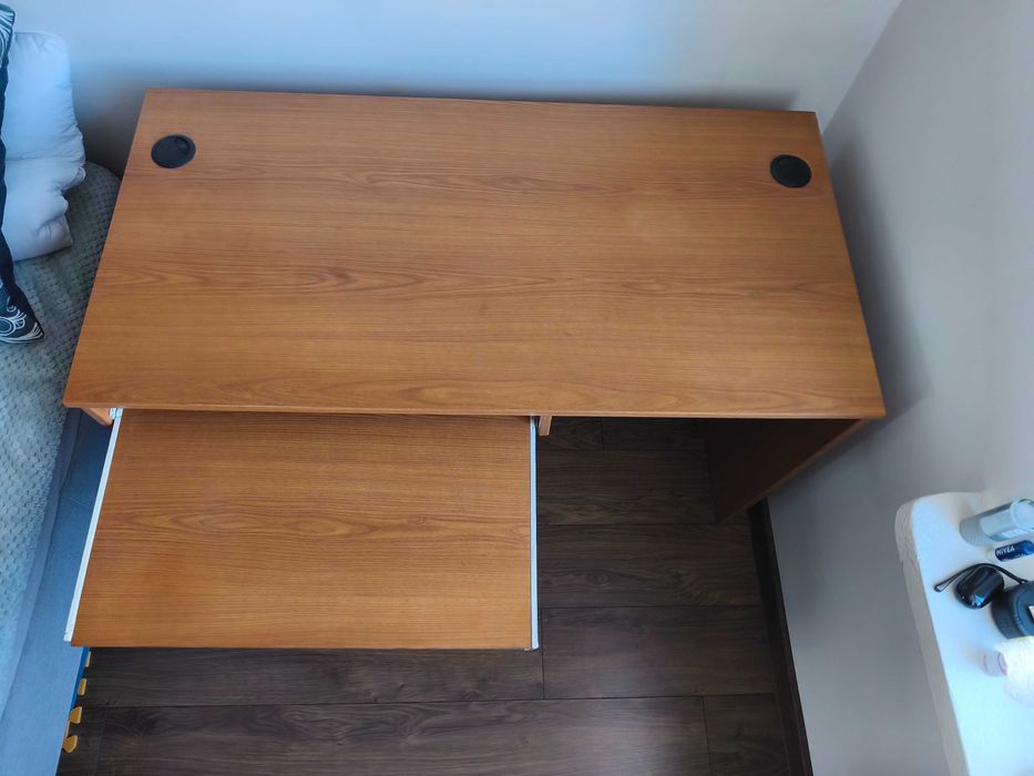 Biurko 120x60 cm z wysuwaną półką