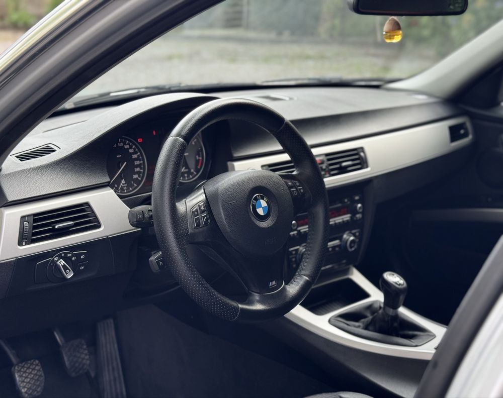 BMW - 318d - LCI