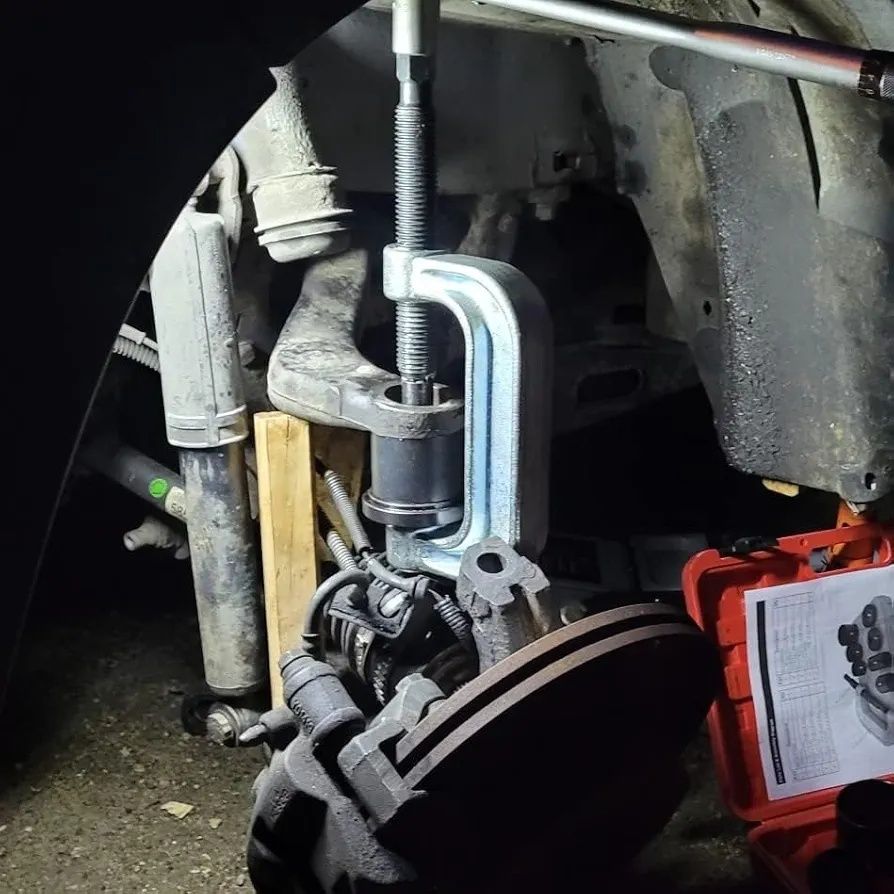 Ball Joint Press & U Joint Removal Tool Kit z adapterami 4x4
Do większ