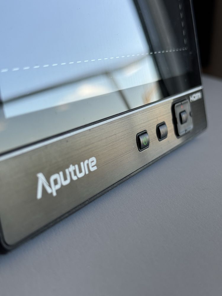 Aputure V-screen VS-2