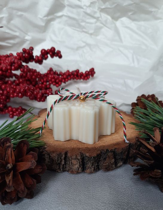 Świeca sojowa Śnieżynka, o zapachu grzanego wina