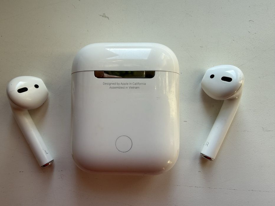 Продам AirPods 2 (оригинал)