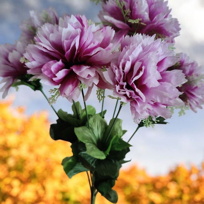 Bukiet kwiatów sztuczne kwiaty na grób na cmentarz wszystkich świętych