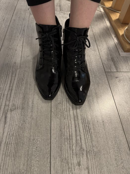 Продам ботінки лакові