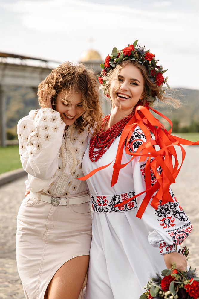 Жіноча вишиванка