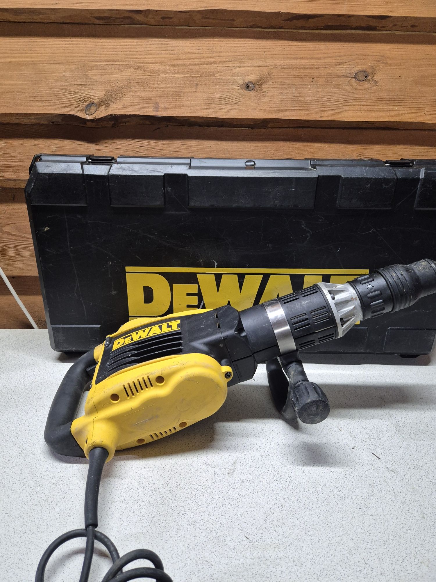 DeWalt Młot Wyburzeniowy SDS-MAX