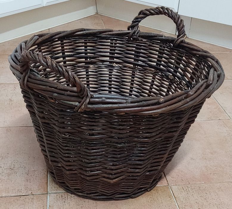 CESTA EM VERGA , GRANDE , MULTIUSOS.Casa,Sala,Lareira,Garagem,Vindima.