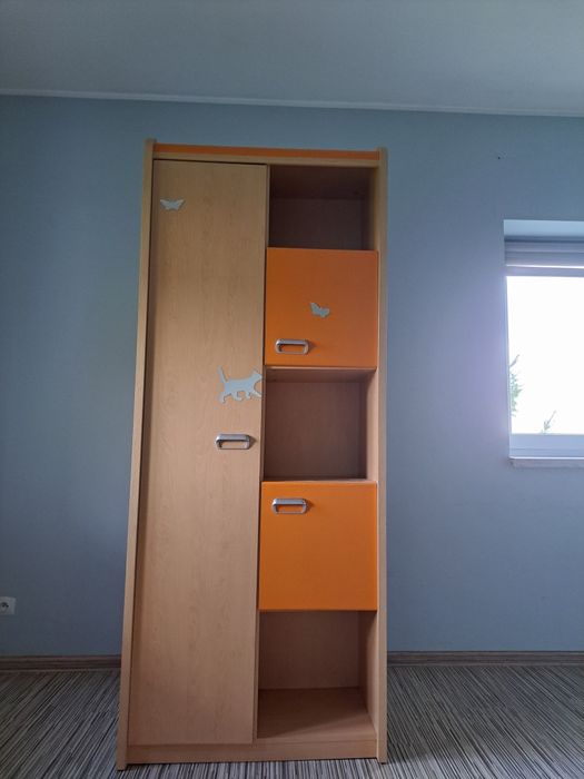 Łóżko szafa i komoda